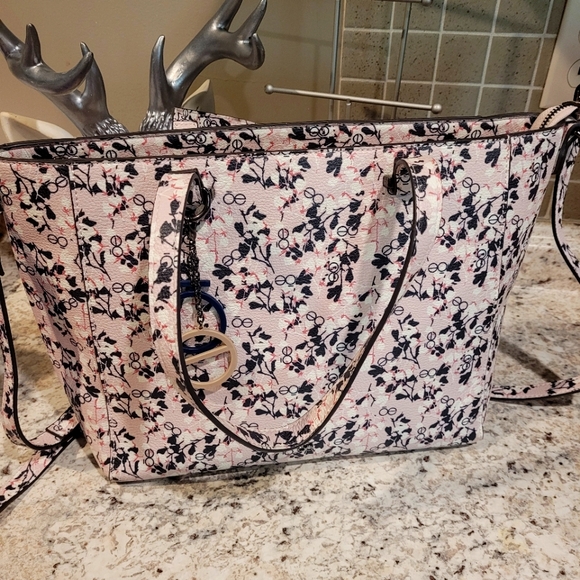 🛑FINAL PRICE🛑 Cloe big tote Handbag 🎀 - Picture 1 of 5